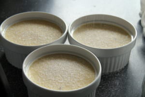 Crème Brûlée mit Zucker