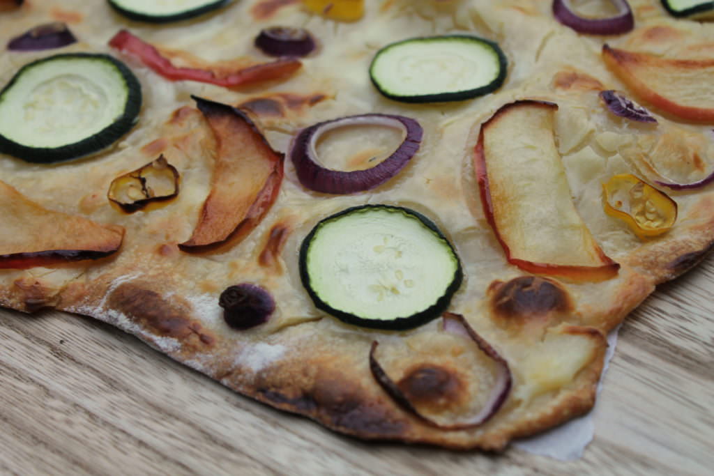 veganer Flammkuchen mit Äpfeln